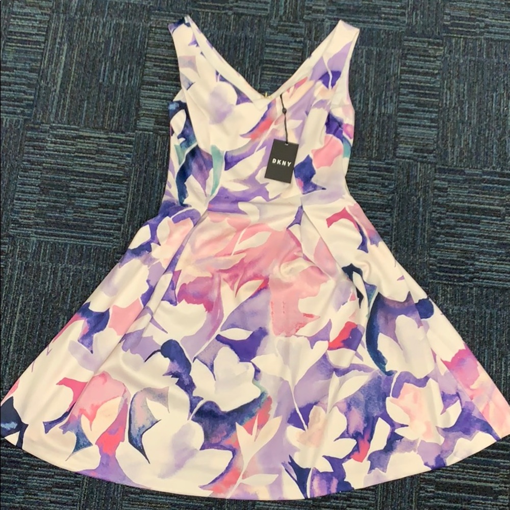 Women’s NWT DKNY Dress— Size 4. Retail is $109!